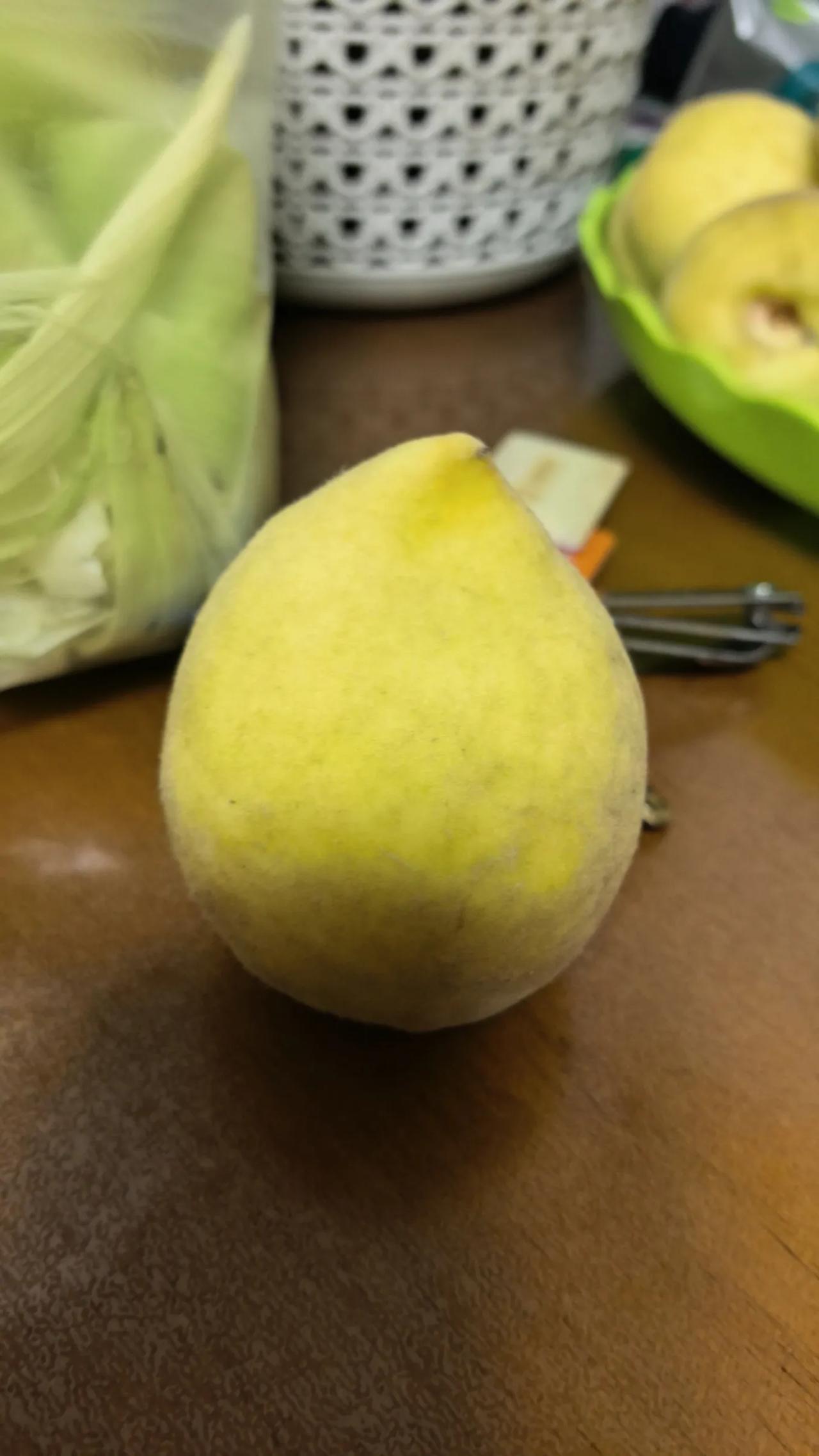 从网上看到，一位玉石爱好者十几年前买了一块玉石，花了12万元，找到收购玉石的商家