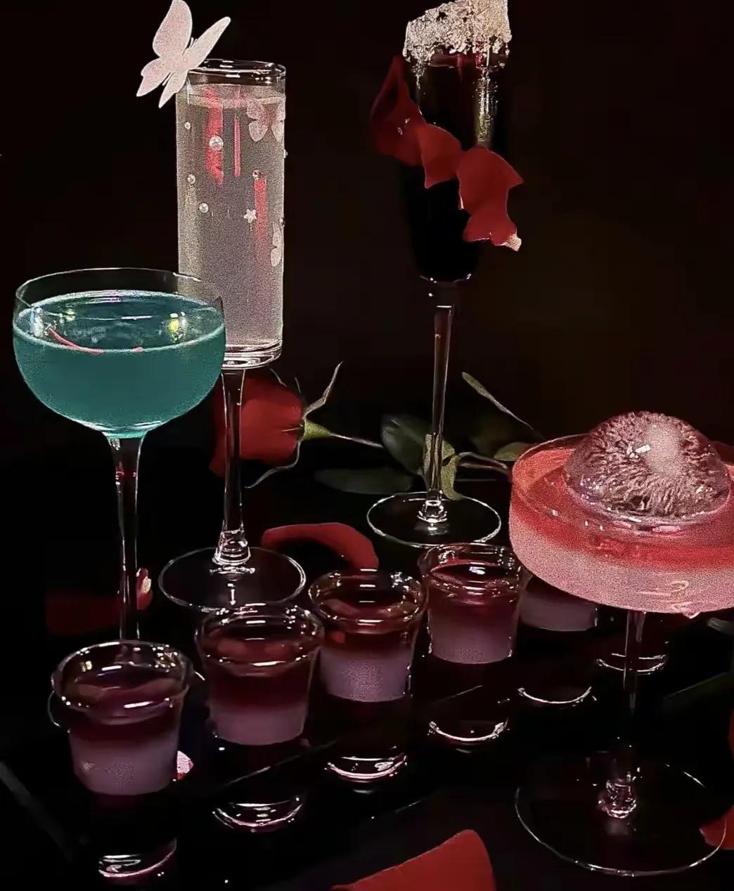 中年女人的悲哀

想逃离的婚姻

回不去的娘家

人生没有谁为你托底

任何时候