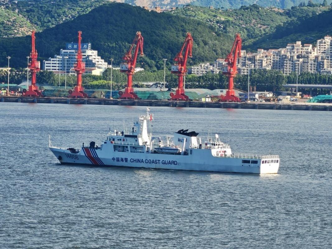 最近海上交锋的照片，大家估计都传着看了吧？很多人都在为咱们海警的果敢硬气拍手叫好