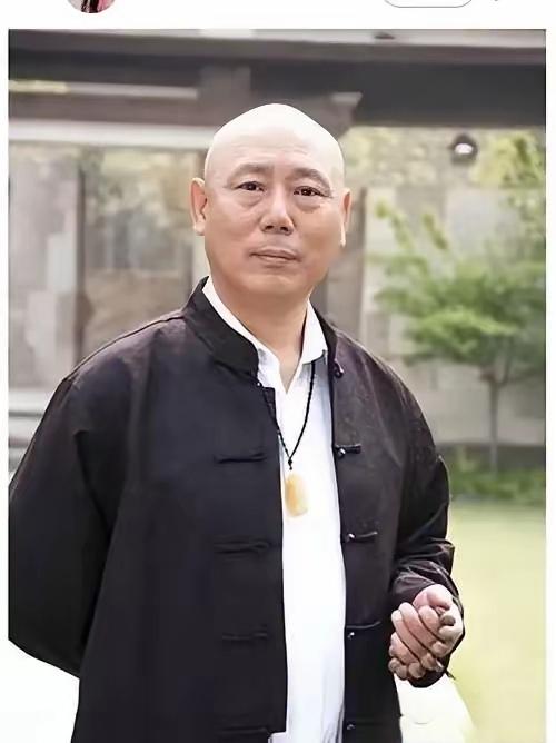 李诚儒，年轻时非常帅，看一眼永远忘不了的那种男人。他今年71岁了，他年纪越大，出