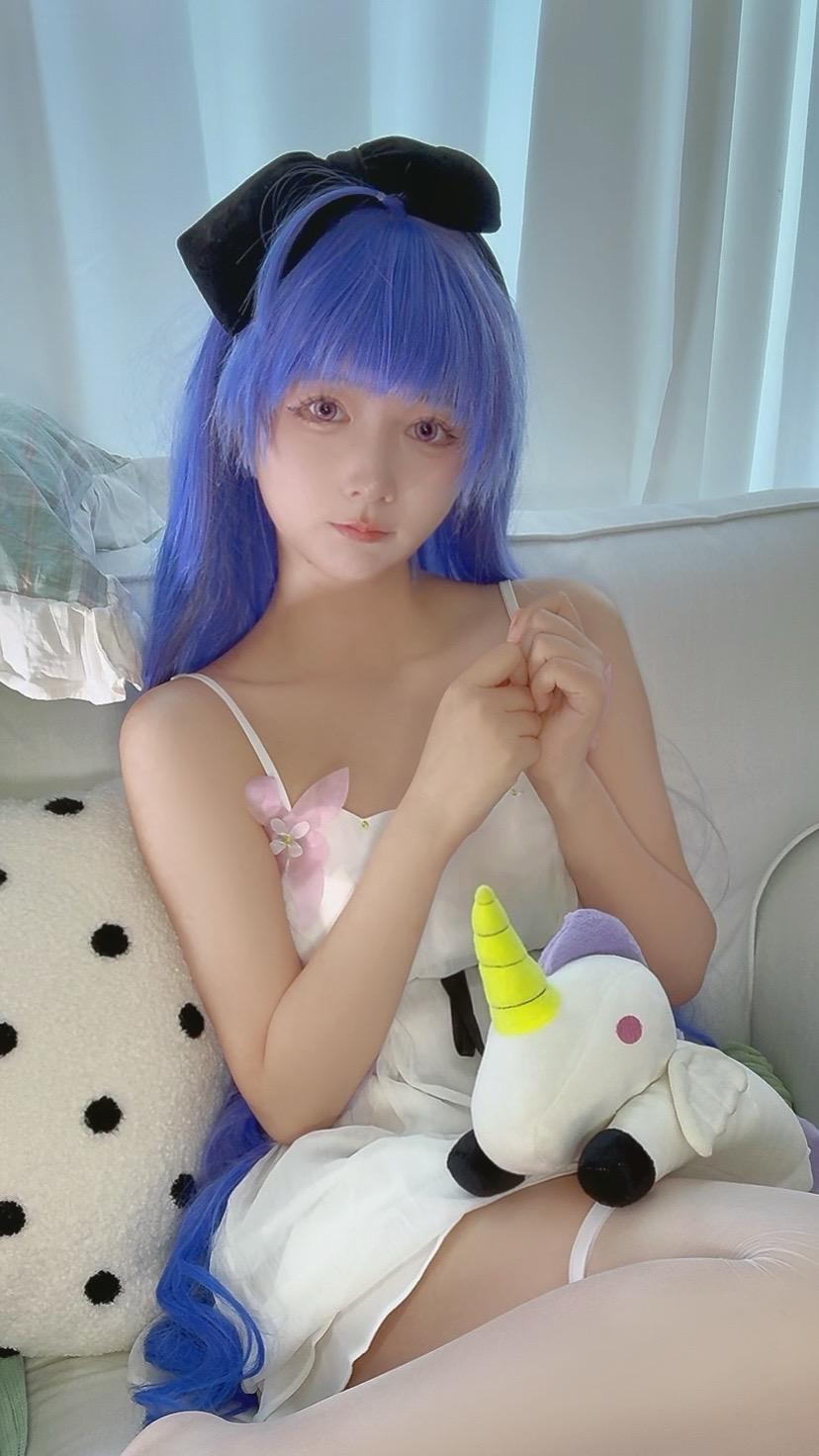 还挺喜欢这个妆的。