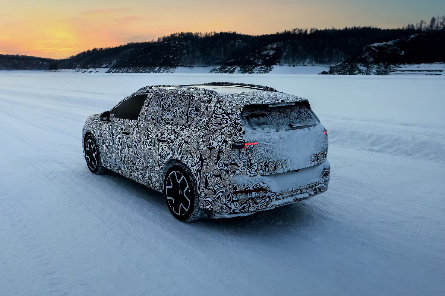 一汽大众全新纯电SUV谍照曝光 官方谍照，这车保密工作还是可以的，去年上海车展亮