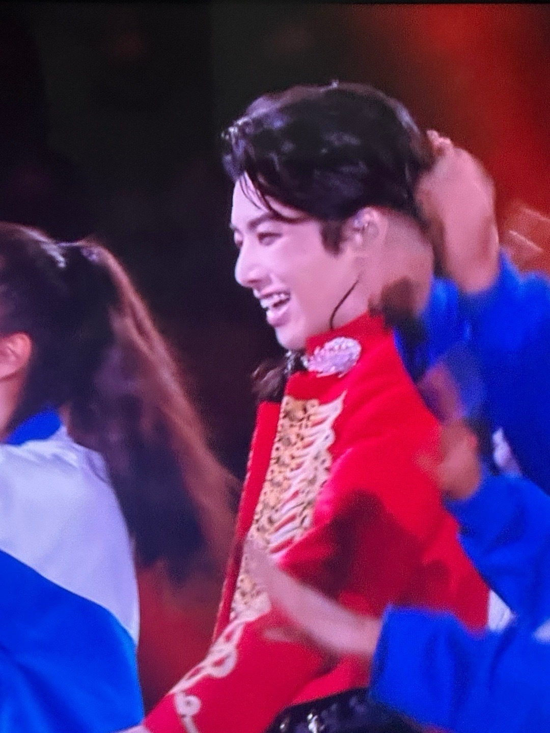 华晨宇 日出版向阳而生 最后，当《向阳而生》的尾音在跨年夜落下，我们知道，关于这