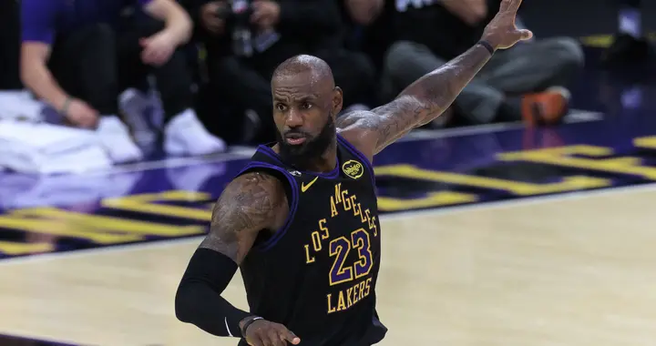 湖人伤病报告：詹姆斯与海斯出战成疑，东契奇里夫斯确认缺阵