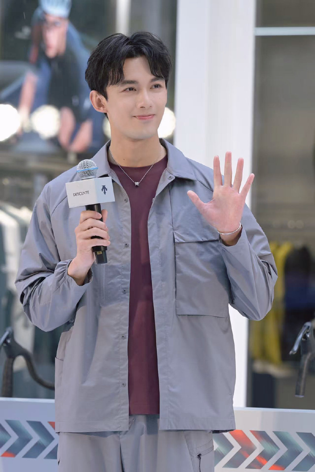 吴磊骑行社成团 沉浸式感受现场魅力！吴磊全程状态在线，从容随性，一幕都是心动名场