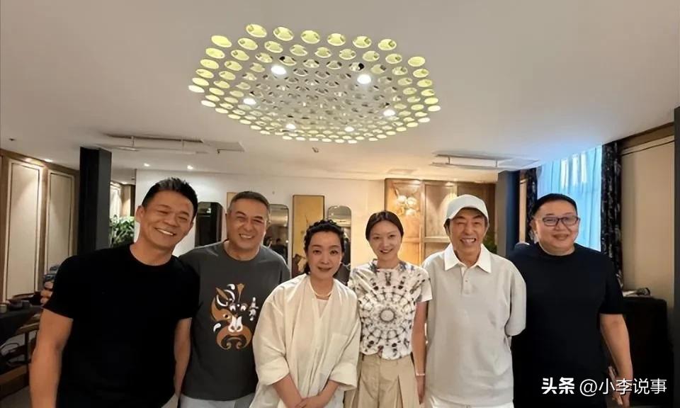 太出乎意料了！《主角》三大女主角全都没来庆功宴，整场饭局不仅不冷清，反倒全程唱得