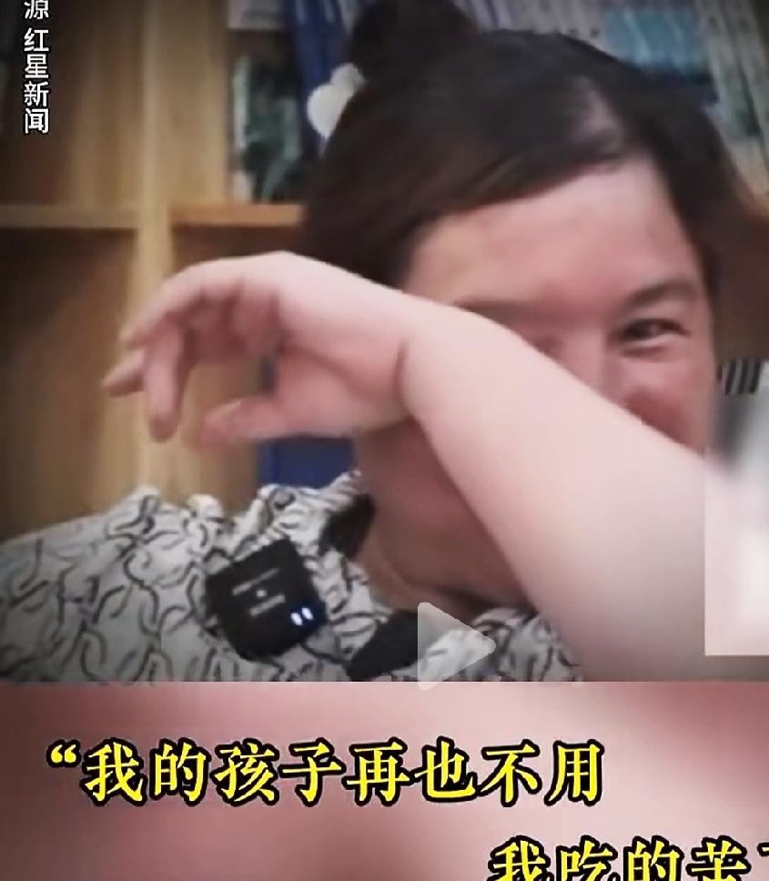 “我的孩子，再也不用吃我吃的苦了”，
这是高考成绩被屏蔽的考生刘芳妈妈含泪说的一