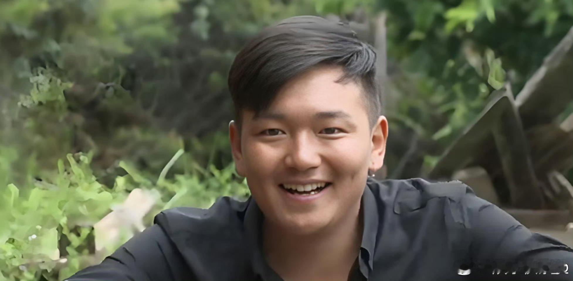 海来阿木变化好大海来阿木都要变成男爱豆[心][憧憬]解锁了新风格，希望海来阿木带