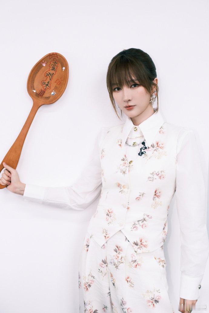 孟佳从湖南辣椒炒肉里吃出了爱情 家乡美食大赛 《家乡美食大赛》画风突变！孟佳不聊