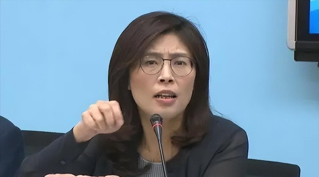 郑丽文这通复电，说到底就是“不装了”

看了郑丽文给大陆的复电，最直观的感受就是