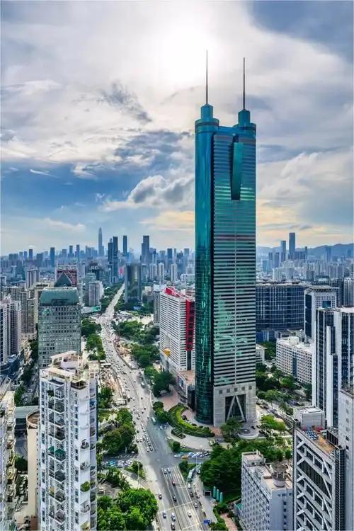 美西方有些人来到中国大城市，好似“刘姥姥进大观园”，满是新鲜感，当下还兴起了一股