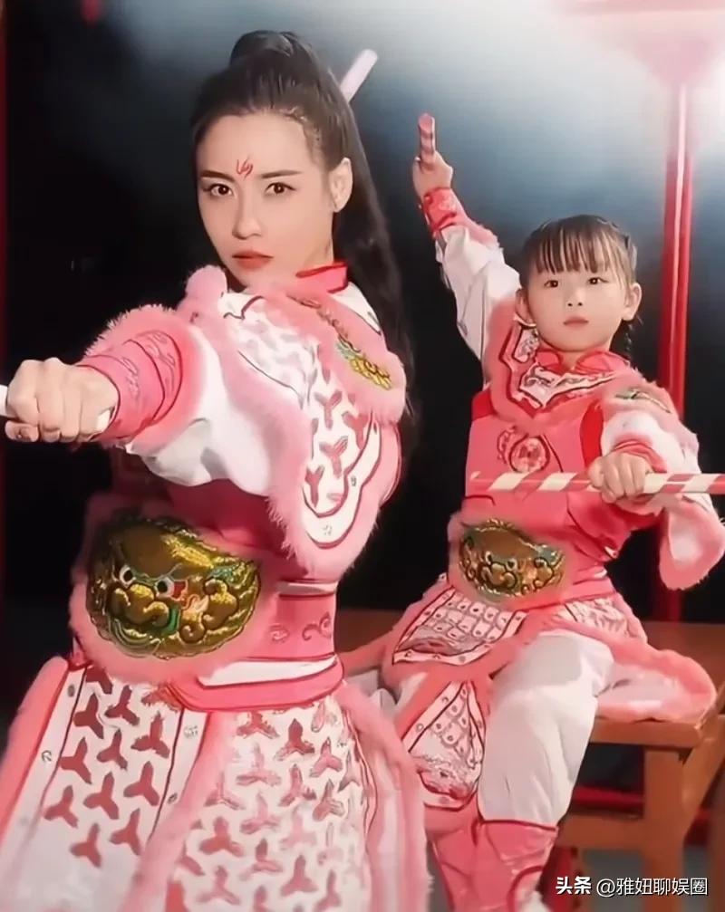 张柏芝跳潮汕英歌舞造型绝美，发现她英气的气质很适合跳这个舞蹈。张柏芝的颜值真的超