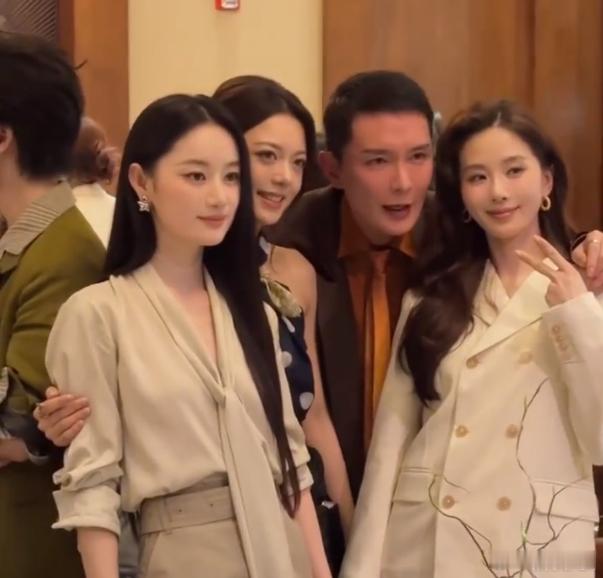 刘诗诗赵今麦郭晓婷合照刘诗诗郭晓婷热聊刘诗诗赵今麦郭晓婷合照，刘诗诗郭晓婷热聊！