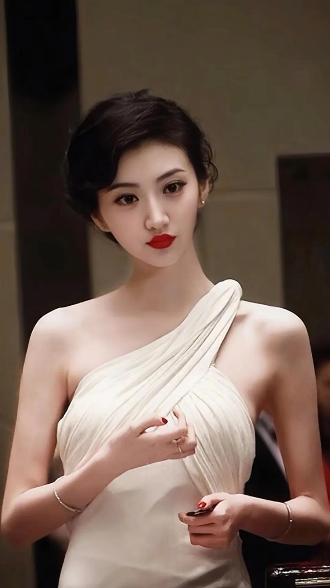 景甜——美人既醉，朱颜酡些