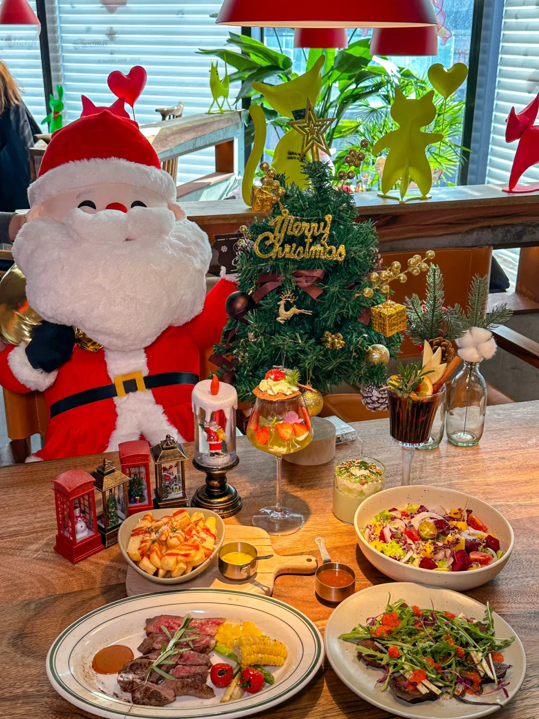 福州这家猫咪主题餐厅换圣诞🎄新装啦！！！