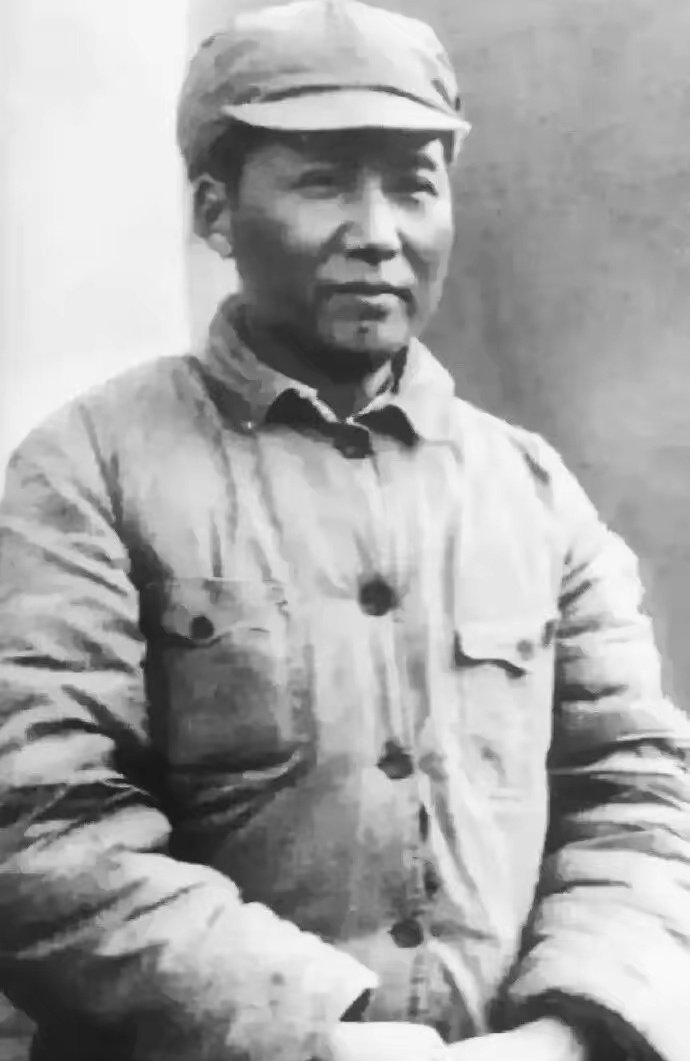 重温《毛泽东选集》里的干部团结论：外地与本地干部需完全团结一致，大批本地干部成长