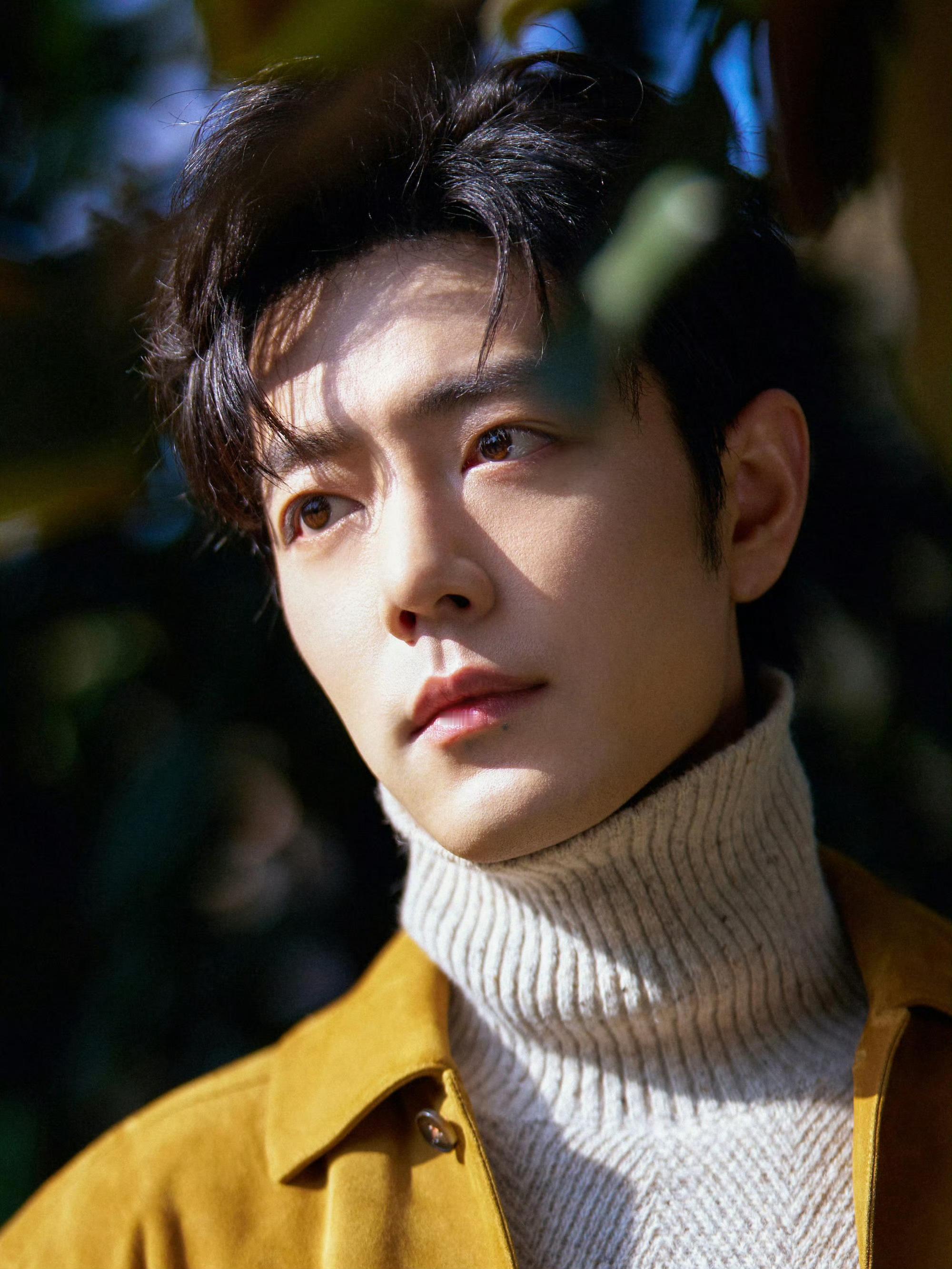 只需要放大一点点，完全是雕塑，这个高领子我都不敢想放在其他人身上什么效果 