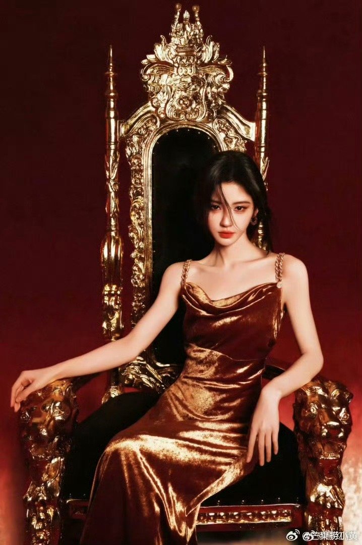 鞠婧祎春尾来信 春天最后一份浪漫，全在鞠婧祎这组里了！温柔又优雅，哪怕是静态画面