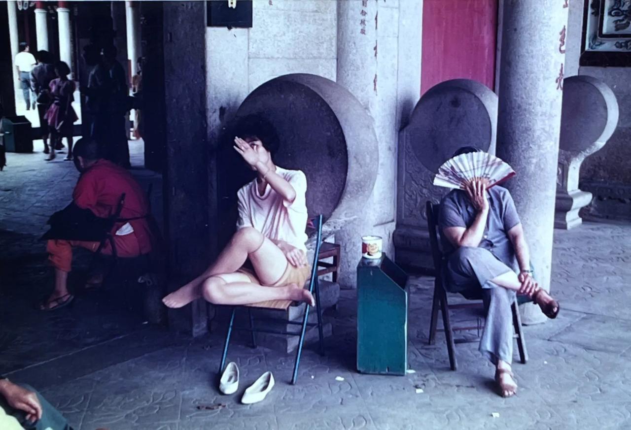 王鹭佳：八九十年代的留影。（南普陀的门神）

一个行行摄色的人，全世界是我的摄影