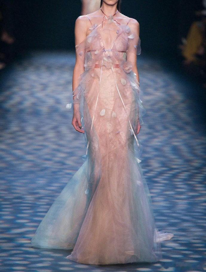 秀场回顾Marchesa 2017 S/S  静谧且温柔身披霞光的月桂女神Mar
