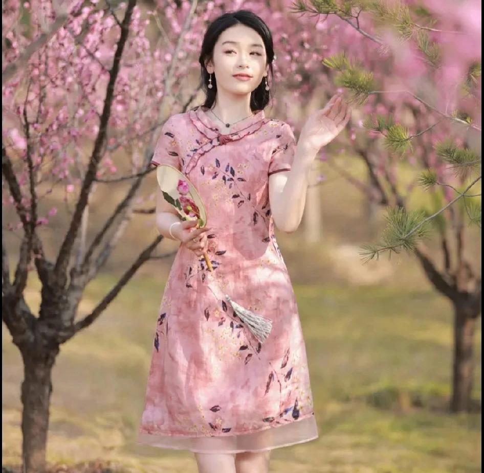 人到中年了
还是喜欢穿裙子
但，不知道穿什么裙子好
如果你是一个饱有诗书的女人
