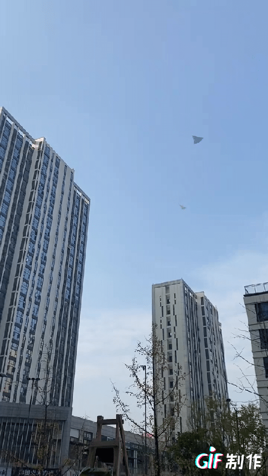 为了“挣美元”上海的网友和江苏的网友杠起来了，从两百美刀直接压到十美元，显然这个