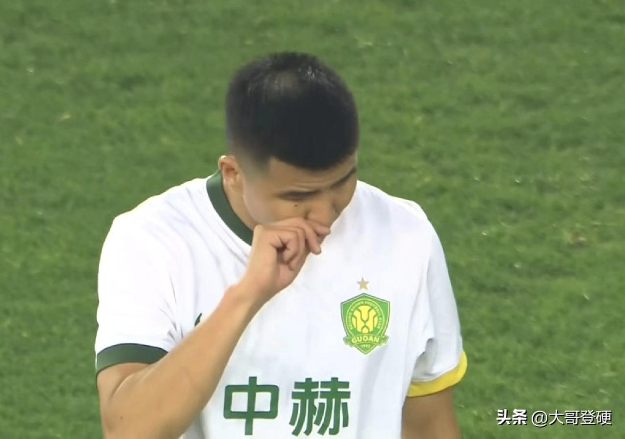 “电梯战神”王刚再立奇功！这个高速下底传中助攻，堪称世界级，王刚真的是越老踢的越