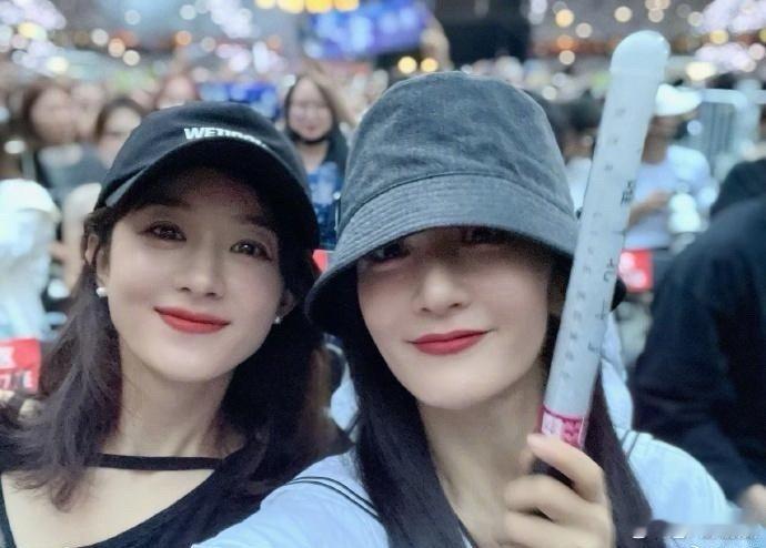 赵丽颖[超话]谢娜给赵丽颖送生日祝福谢娜说赵丽颖一起快乐到永远哇哦！谢娜也来给赵