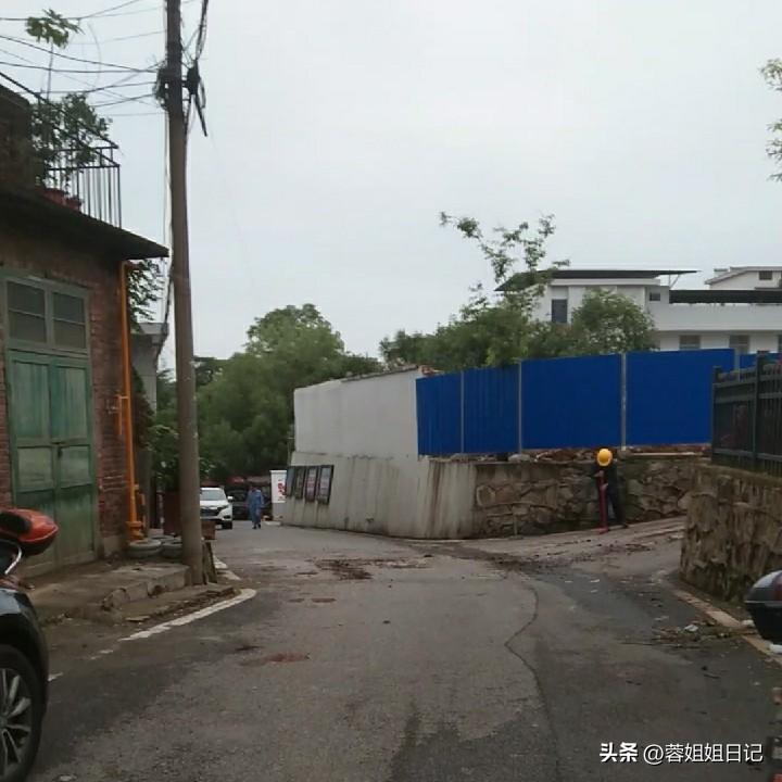 我听闻过去认识的一个人得了不治之症，我挺为他惋惜的。何苦呢？为了钱为了房子为了所