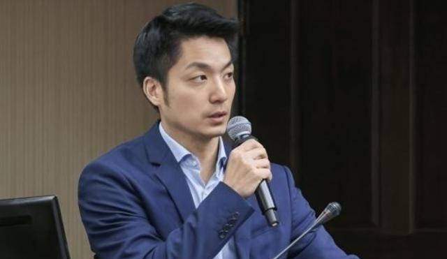 台北市市长蒋万安曾放话，如果大陆仍在台海展开军机绕台和联合演训，他就要叫停双城论