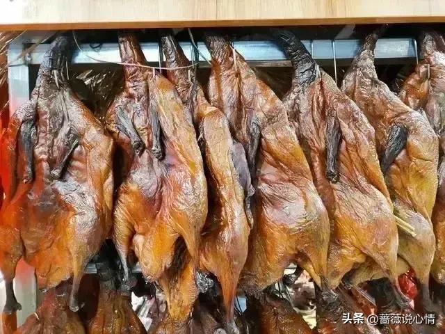 #大地之旅深圳站#

虽然不如北京烤鸭和南京桂花鸭那么闻名遐迩，
松岗腊鸭也算是