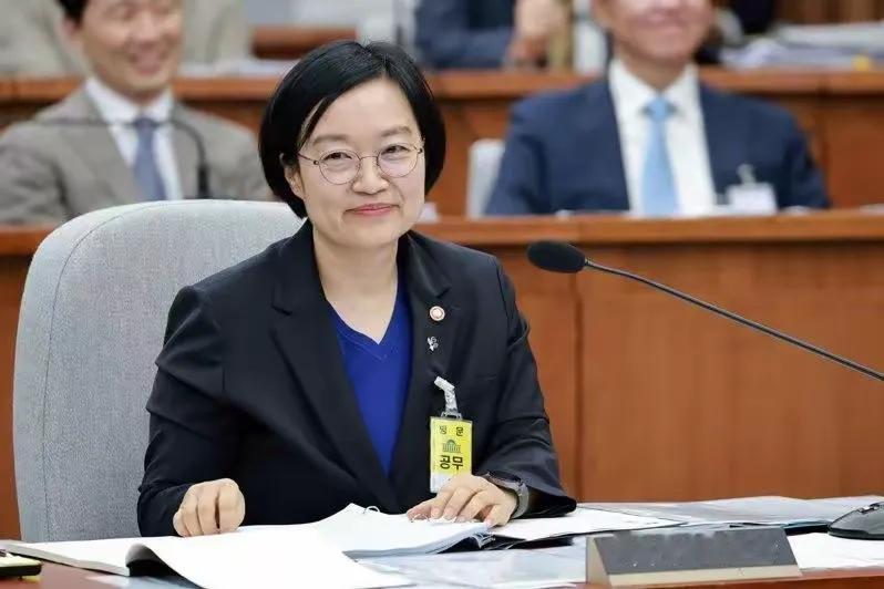 李在明钦点，韩国迎来一位女总理，对华态度出乎意料

这回李在明挑的总理人选，真是