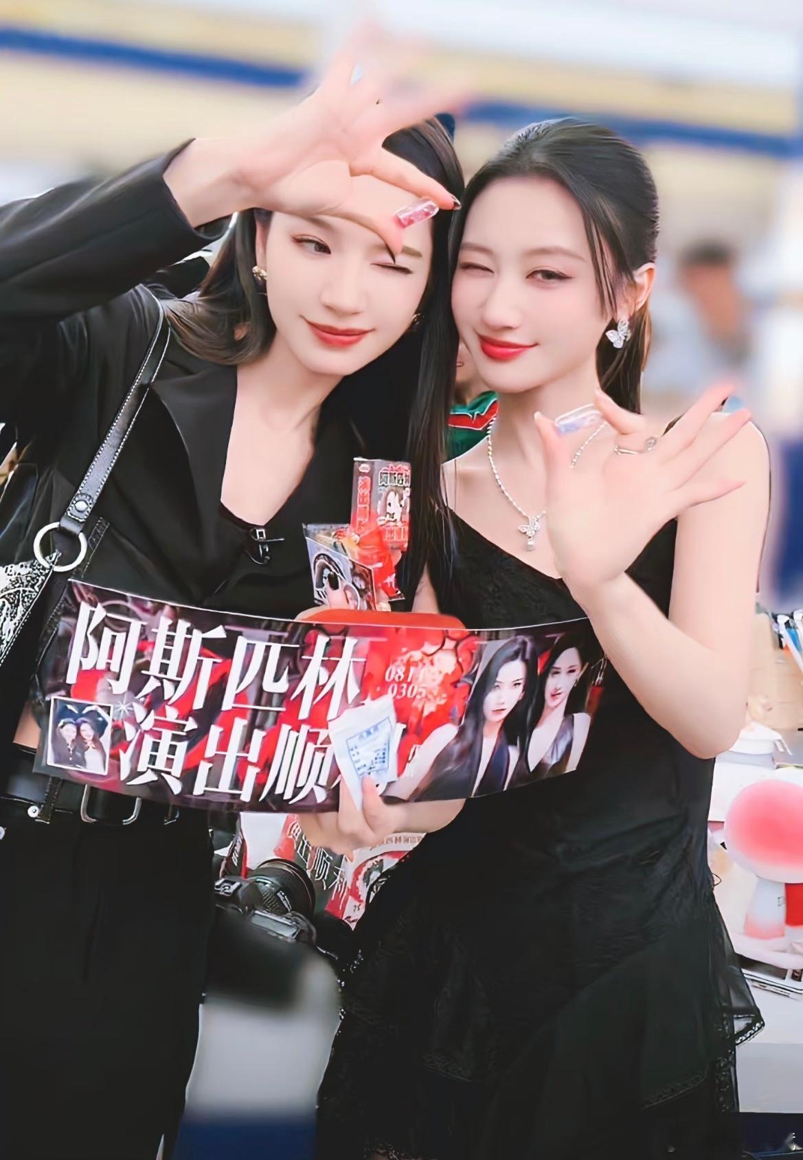 何宣林代斯帮老爷爷推行李55555看得我恨不得化身守护战士我要保护你们代斯何宣林