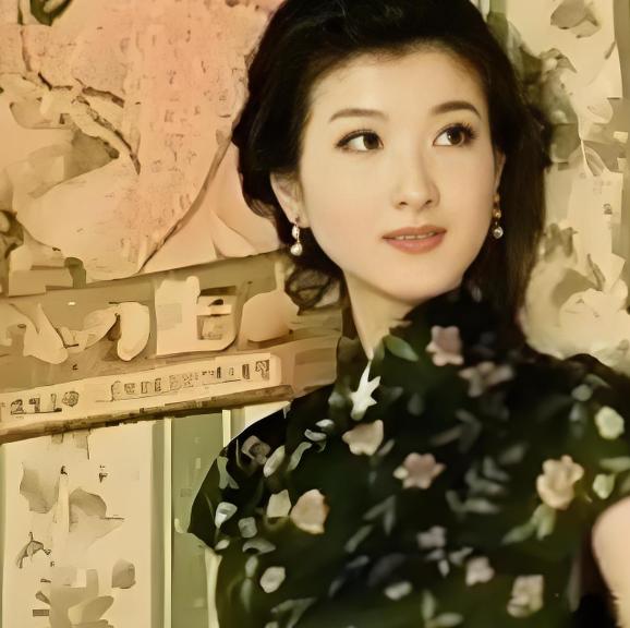 1935 年，一年轻妓女满眼含泪向 37 岁的张伯驹求救：“带我走，我仍是清白之