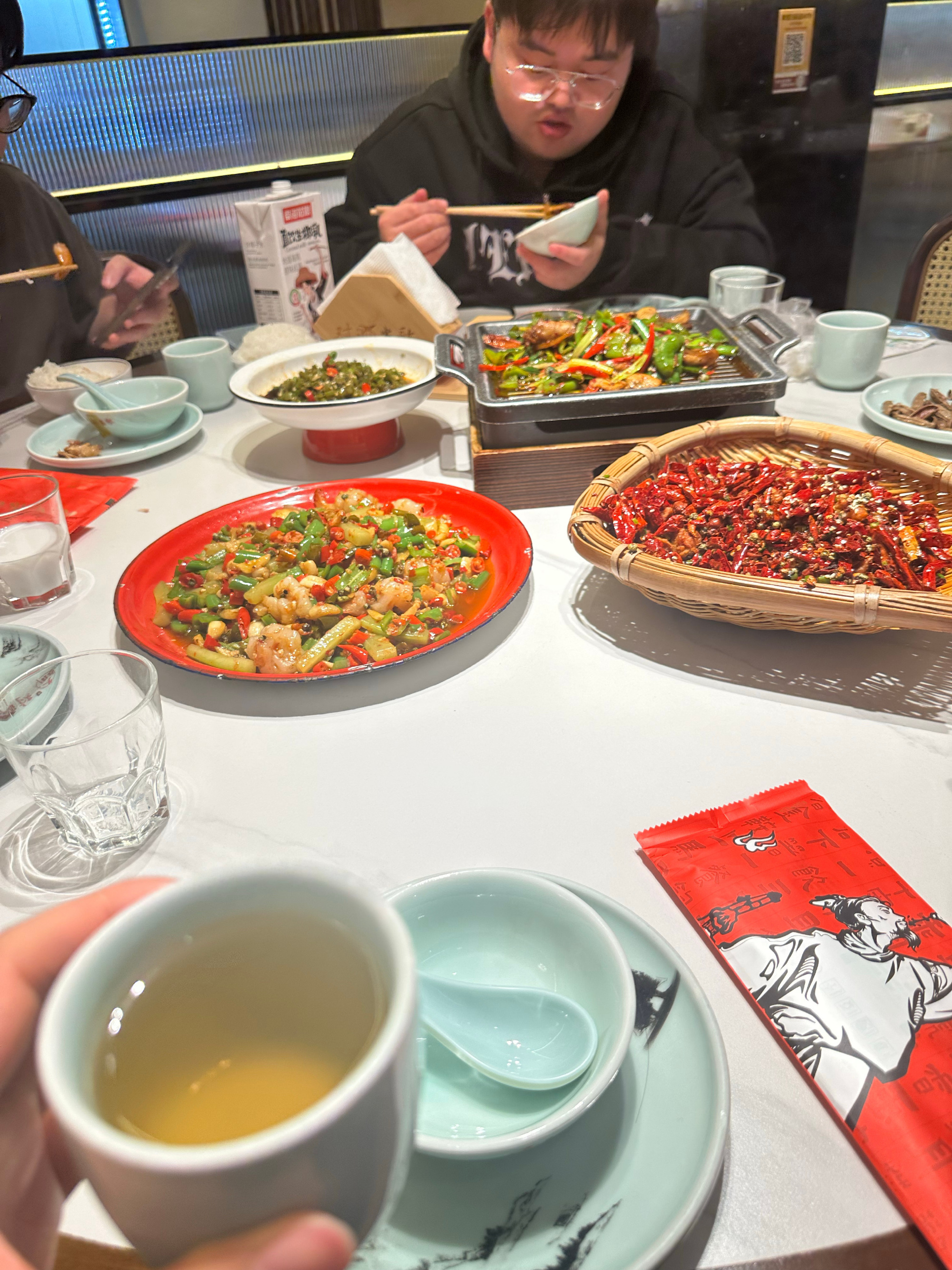 fly是戒过毒吗？[doge][doge]fly面对美食毫不动摇，一心减肥！fl