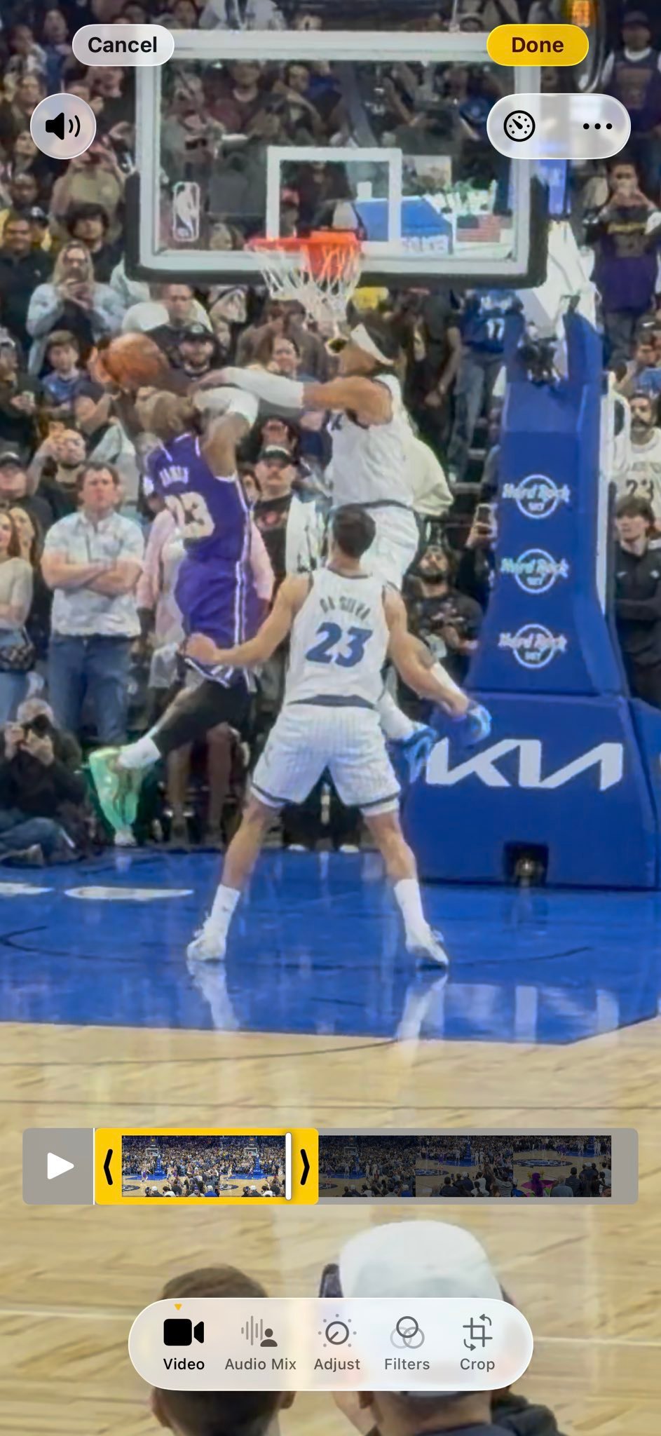 雷迪克赛后说：“今晚我们克服了很多困难，你们肯定明白我的意思。”湖人战胜魔术