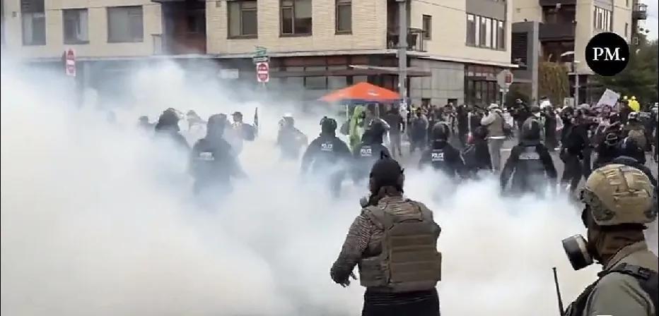 2600场集会同一天进行，需要2600个报备，需要2600个场地！
需要多少警察