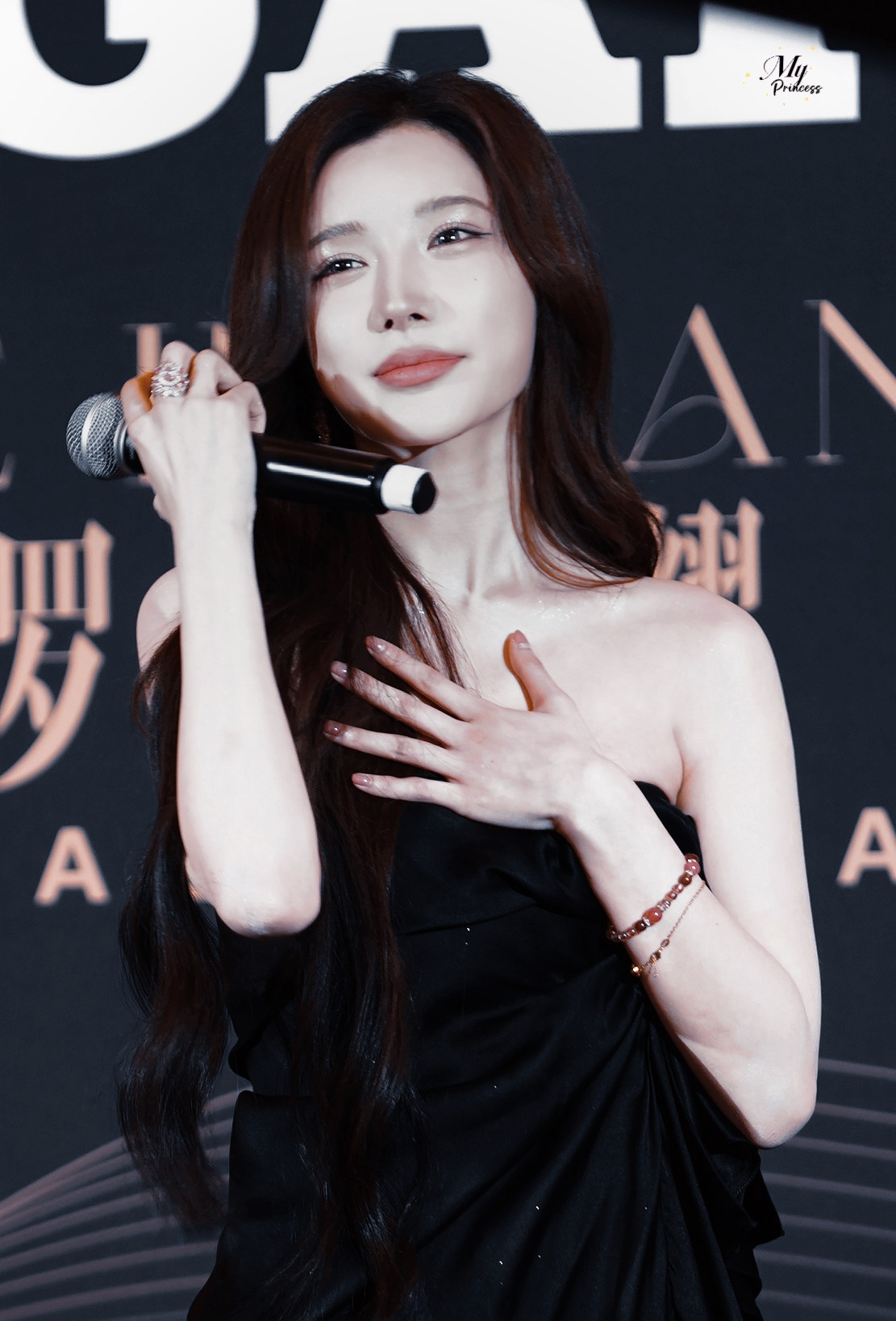 戴燕妮🖤 ​​​
