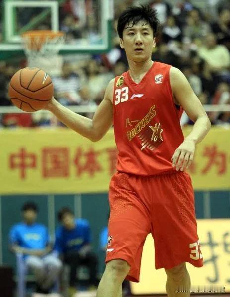 为何CBA运动员的职业生涯普遍很短。在今年CBA注册的356名国内球员中，35岁