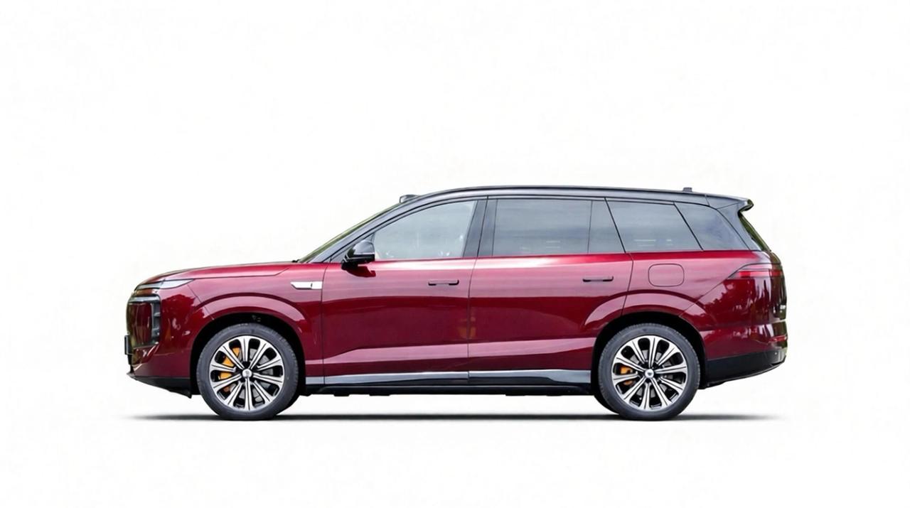 预售指导价35-40万元，定位大六座豪华SUV。
车身尺寸5200×1999×1
