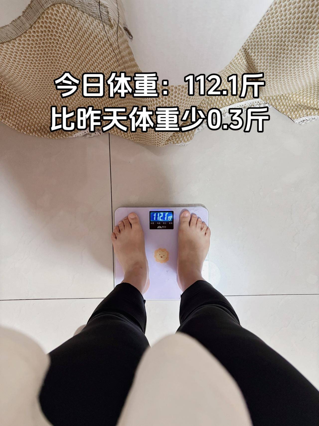 泪水打湿我的减脂餐，目标105斤，加油
今日减脂早餐：牛奶+鸡蛋+红薯+鸡蛋+腰