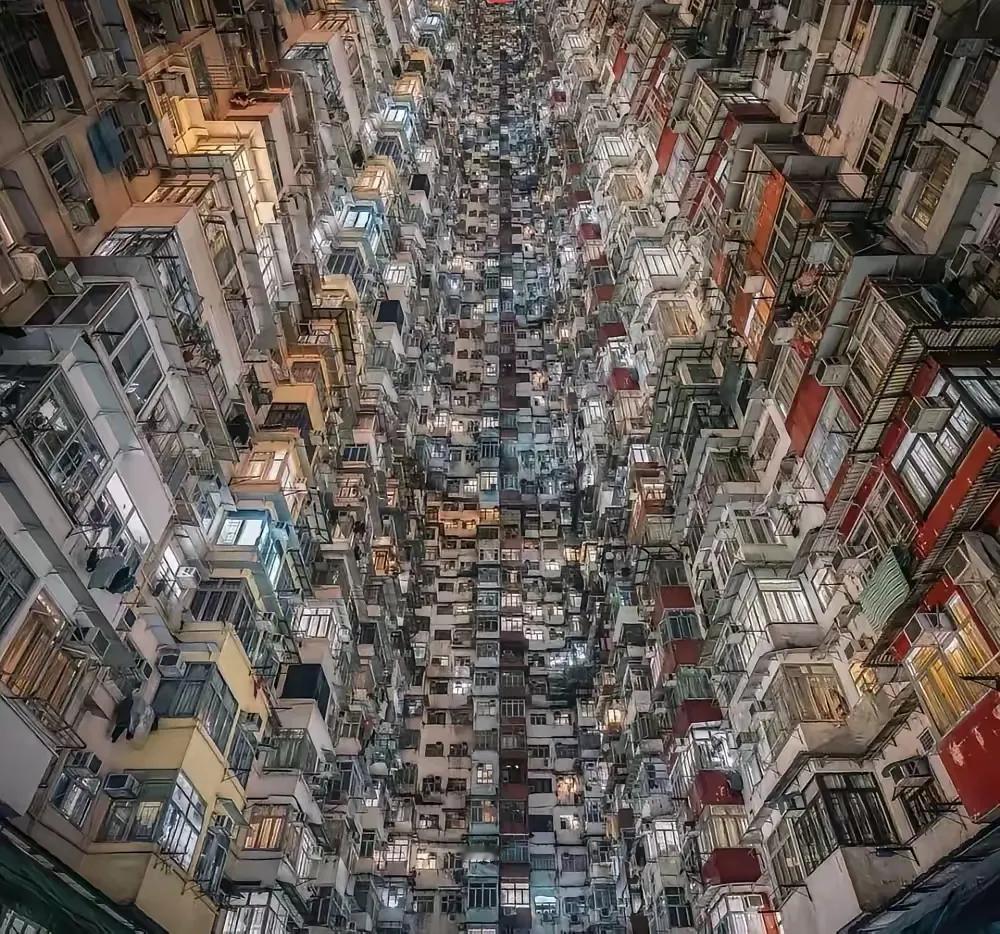 很多人羡慕香港的生活，你看看这个居住环境，还羡慕吗？而且有这一个居住的地方是需要
