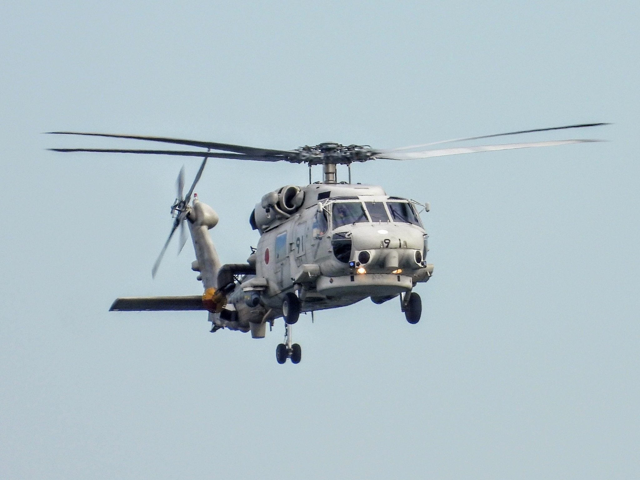 横须贺港，海自SH-60J勤务中 