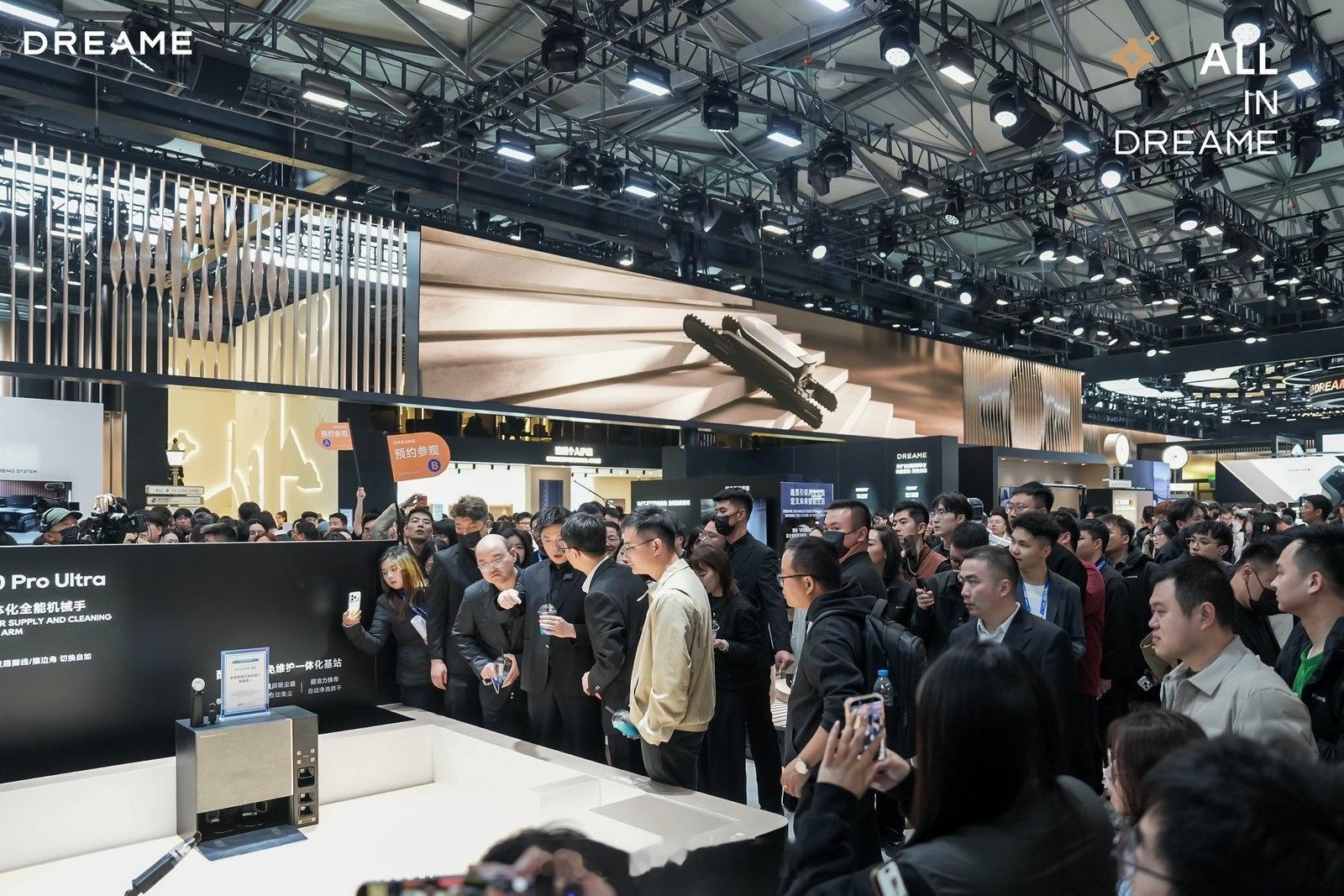 追觅宇宙丨AWE绝对顶流首创技术断层第一展馆人气断层第一首日销售断层第一追觅宇宙