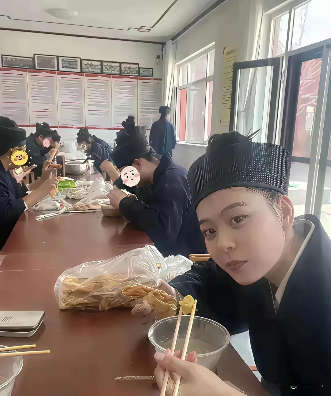 太可惜了！长这么漂亮居然看破红尘去当道姑了，是哪个天杀的，伤了姑娘的心！