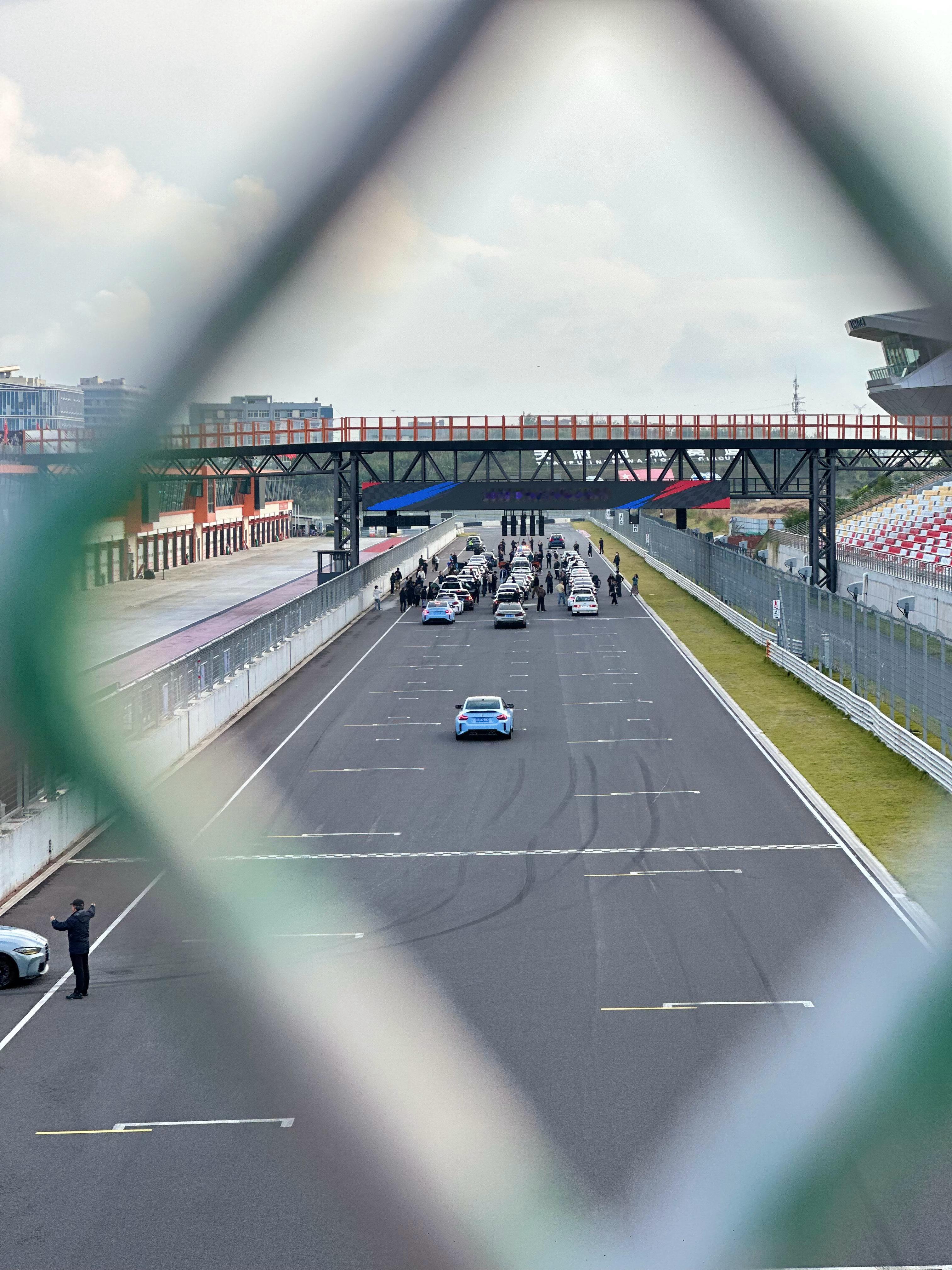 2025 BMW M嘉年华现场弯道面馆先来碗热辣的牛肉面[打call][打cal