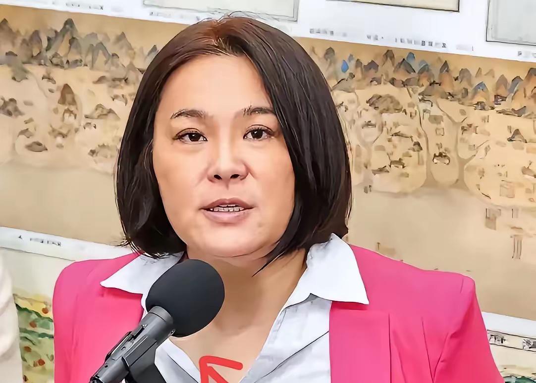 国民党金门“立委”陈玉珍，
最近被骂一点不冤。

平日里她张口闭口都说要维护两岸