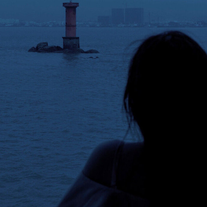 话是空的，人是活的；不是人照着话做，是话跟着人变。—— 钱钟书 