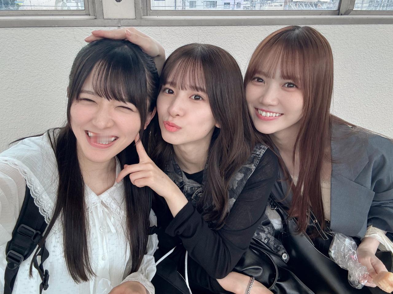 大越ひなの「気づいてくれるまでやってました✌️あかりはよく率先してみんなのこと撮
