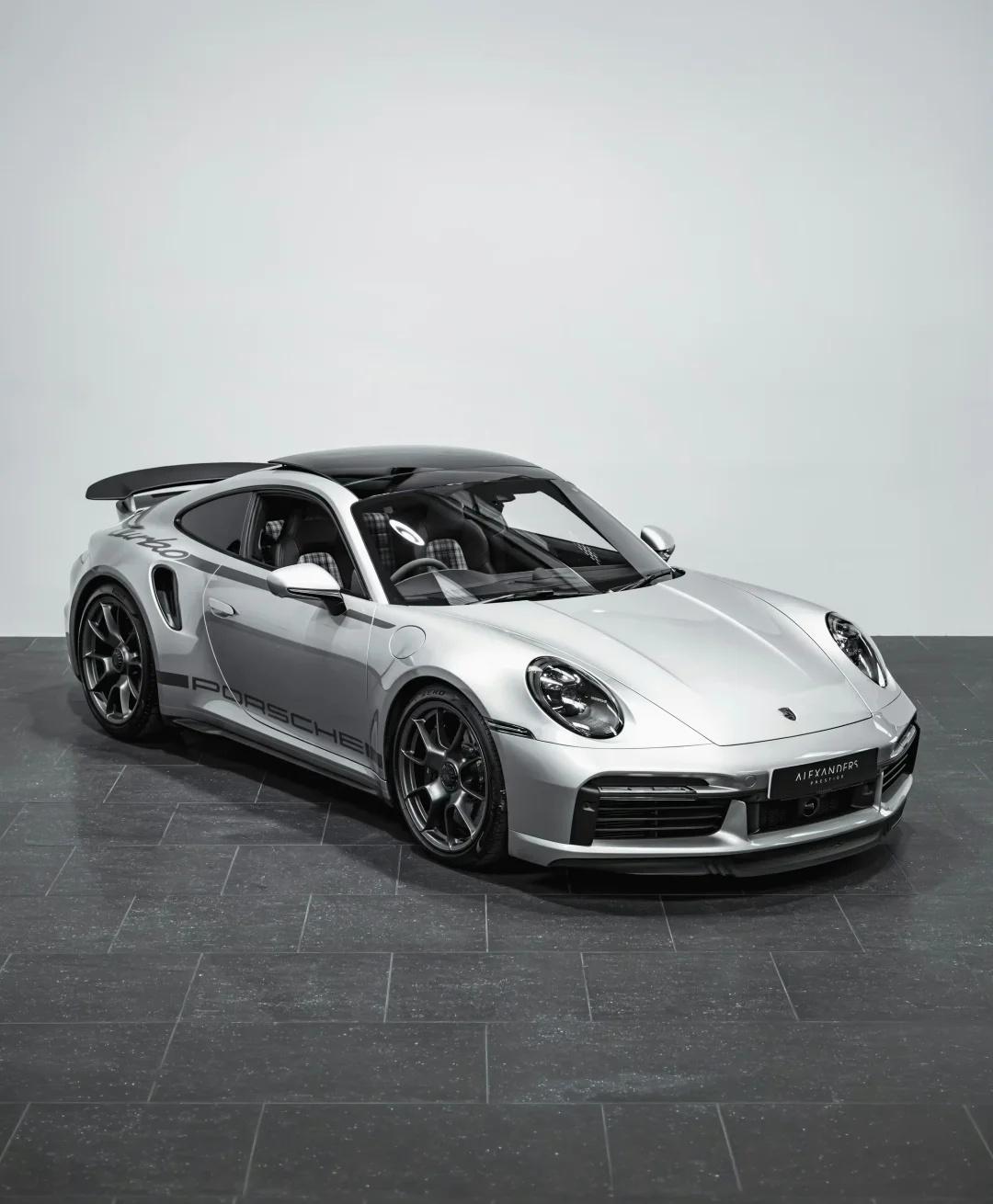 保时捷 | 911 Turbo | 50 周年限量版
保时捷这类纪念版细节都非常